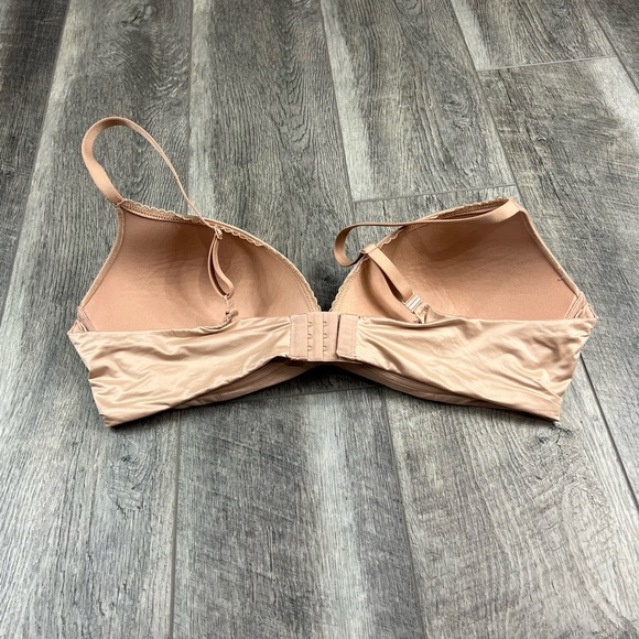 40D VS Tan Wireless Bra - Picture 7 of 11